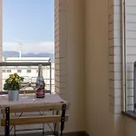 Guesthost - Lovely Flat With Private Parking Appartamento