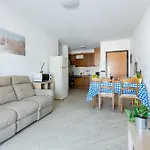 Guesthost - Lovely Flat With Private Parking Appartamento *