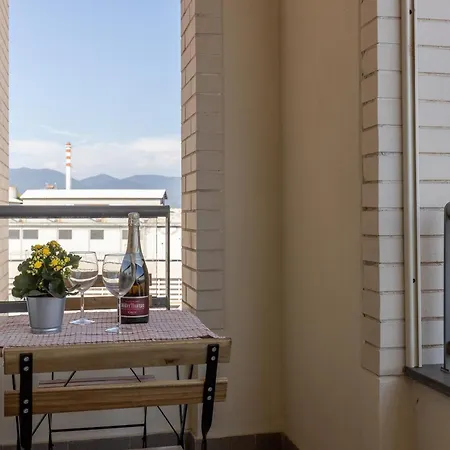 Guesthost - Lovely Flat With Private Parking Lejlighed
