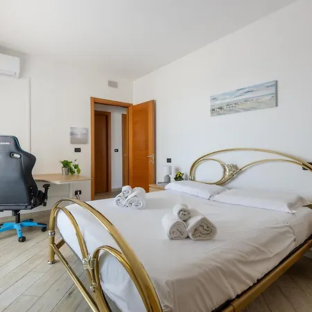 Lägenhet Guesthost - Lovely Flat With Private Parking