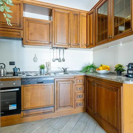 Guesthost - Lovely Flat With Private Parking Lägenhet Pisa