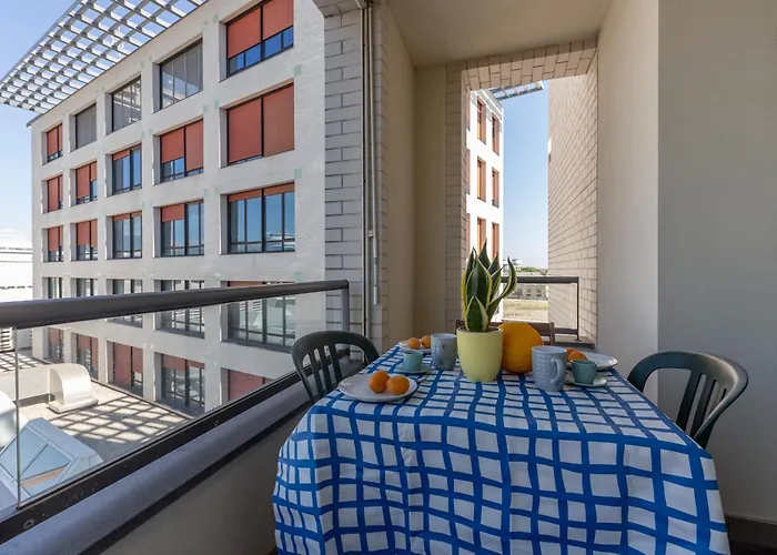 Lägenhet Guesthost - Lovely Flat With Private Parking *