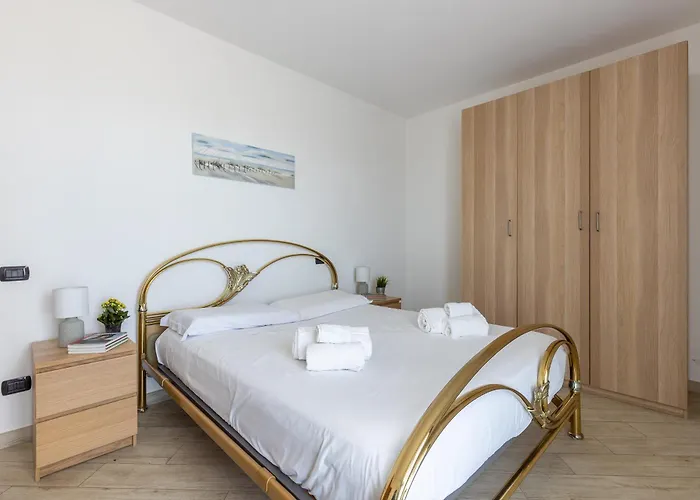 Guesthost - Lovely Flat With Private Parking Lägenhet *