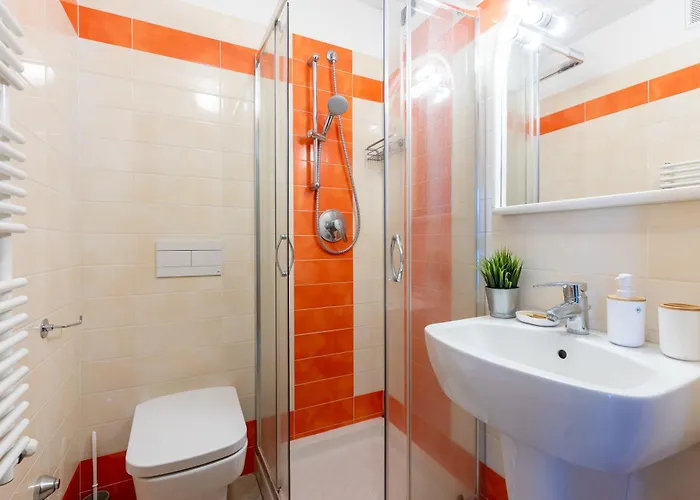 Guesthost - Lovely Flat With Private Parking *