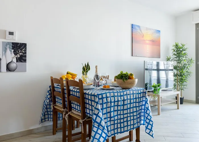 Guesthost - Lovely Flat With Private Parking Lägenhet