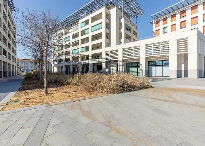 Lägenhet Guesthost - Lovely Flat With Private Parking